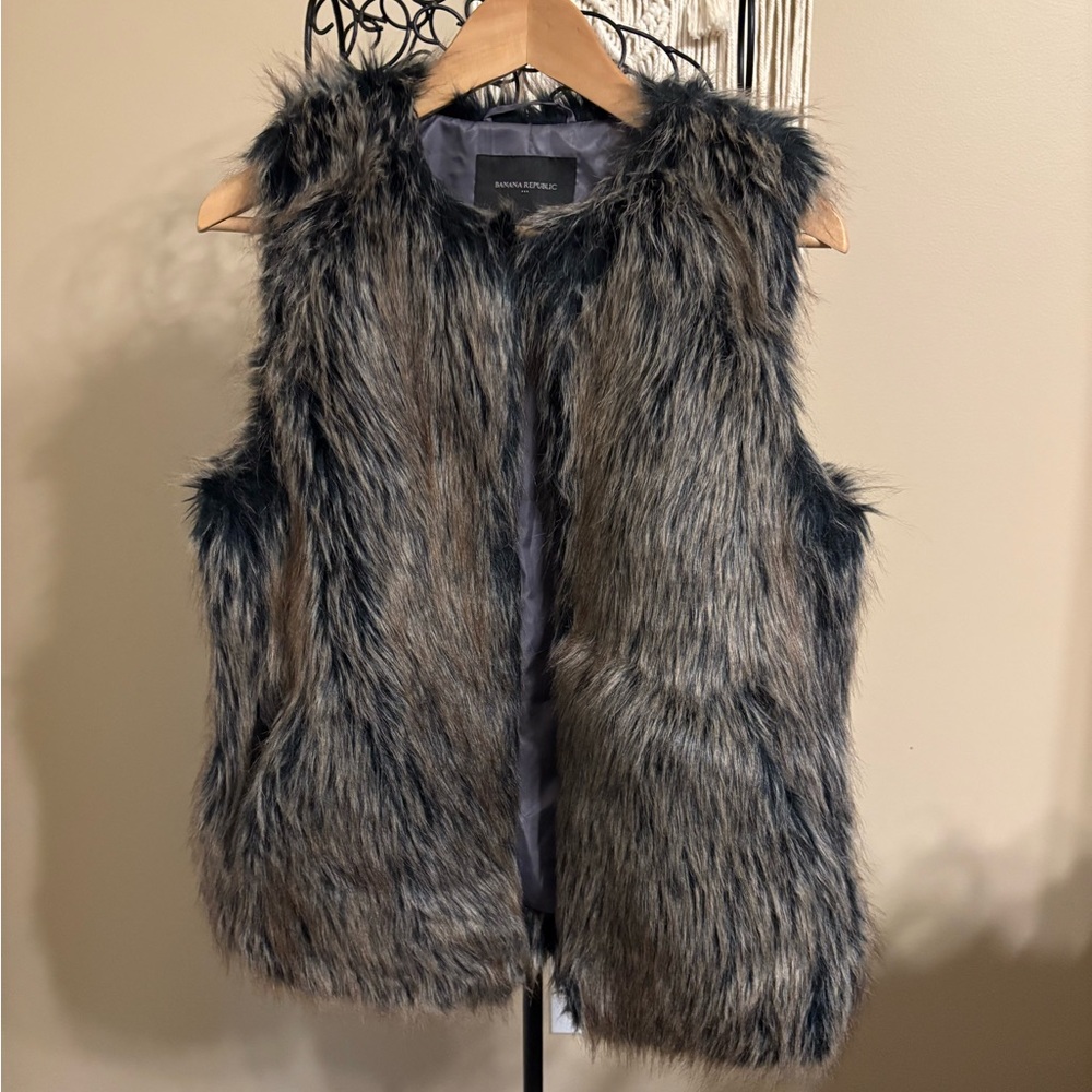 Banana Republic Glam Rock Corporate Baddie Smokey Gray Faux Fur Vest